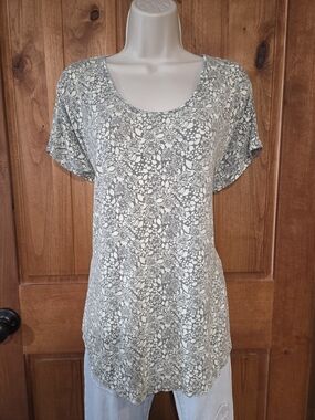 Lands' End Sage Green and Cream Floral Scoop Neck Short Sleeve Tee